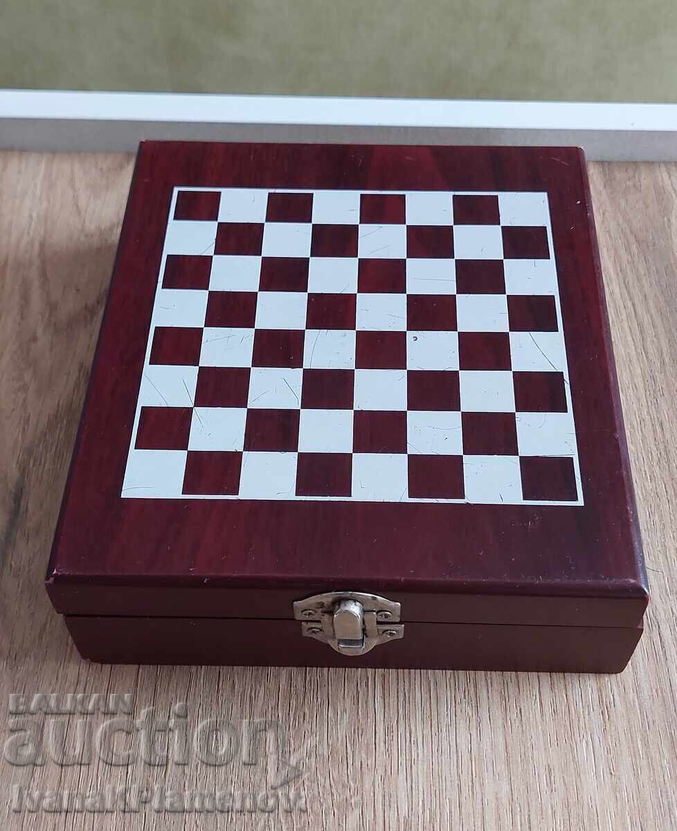 Cutie de șah din lemn pentru colecționari Cutie de șah din lemn pentru colecționari