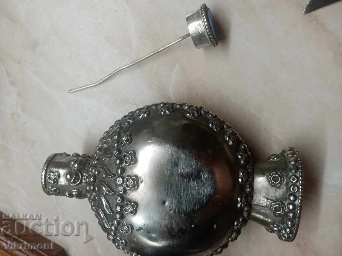 Delivery of Old bottle, bottle, baby powder, pomade, large, melchior, peacock