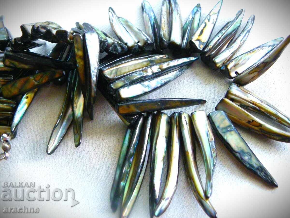 Delivery of Necklace - Mother of Pearl