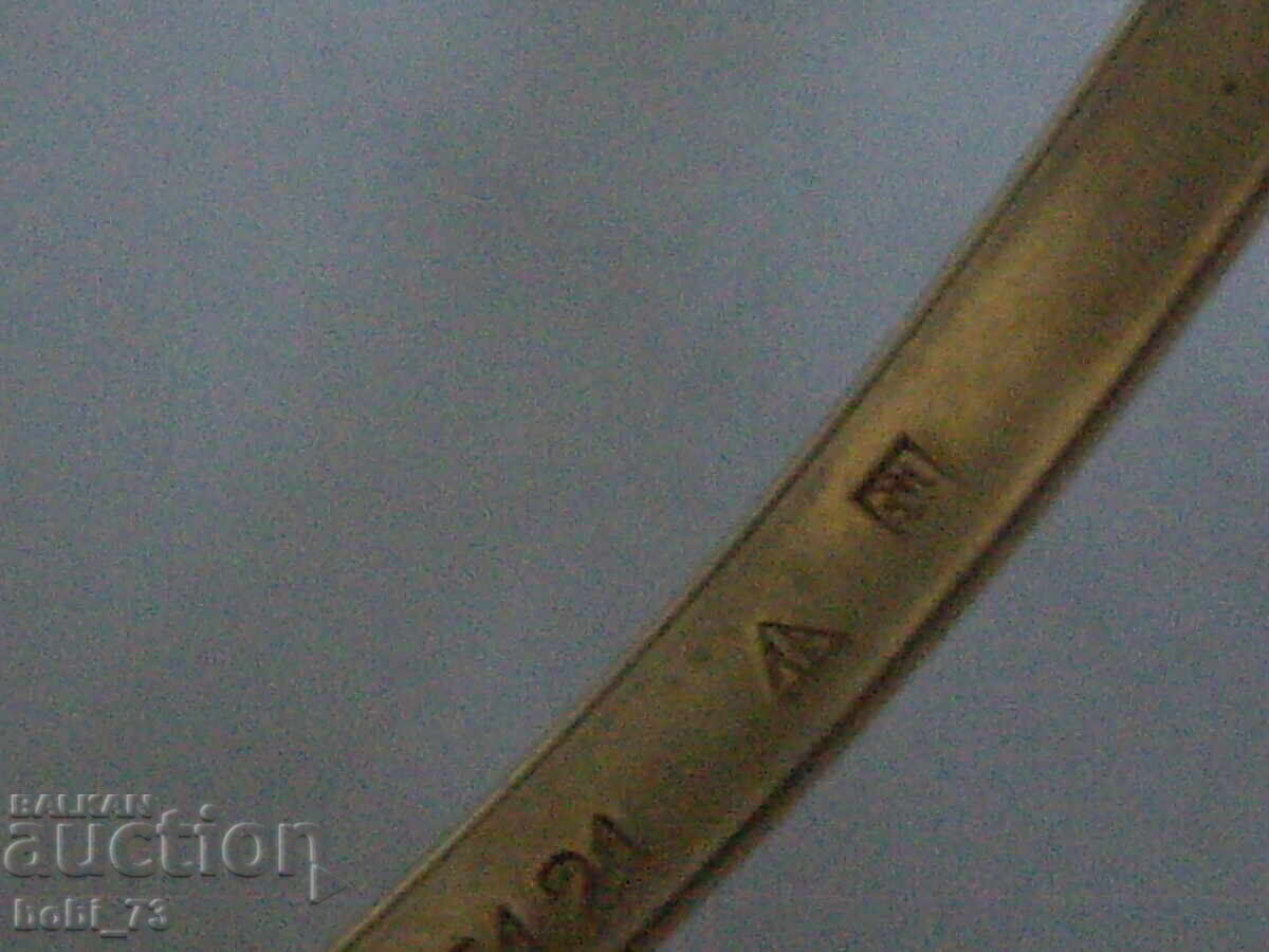 Delivery of Gold-framed glasses