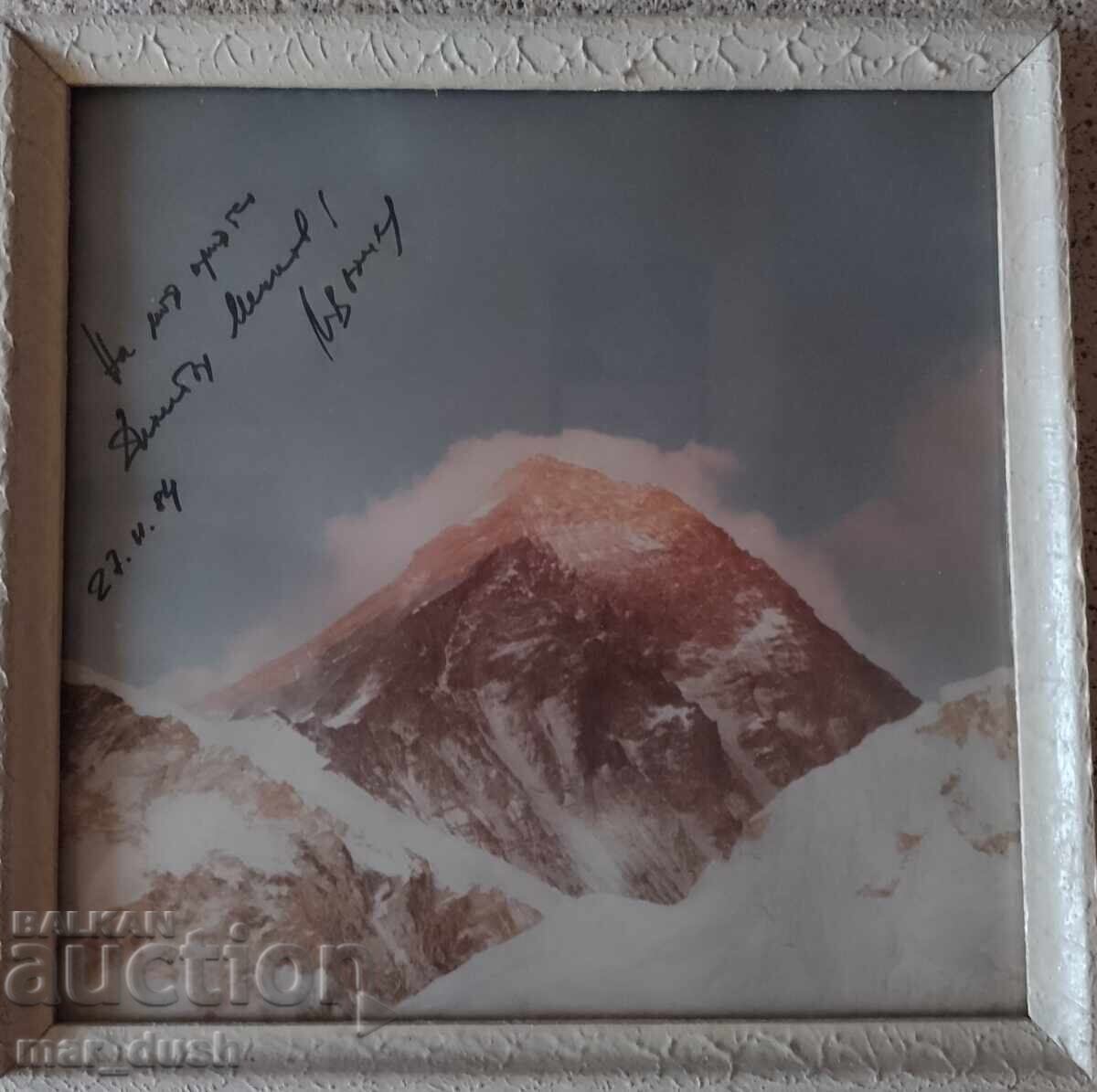Снимка на Еверест с автограф на един от покорителите от 1984