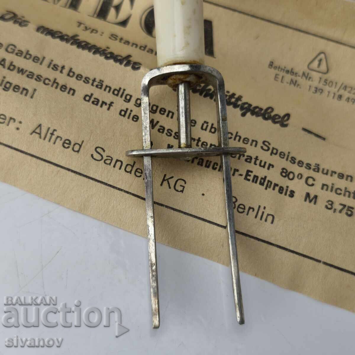 Licitație Veche furculiță mecanică pentru servire RDG #6042