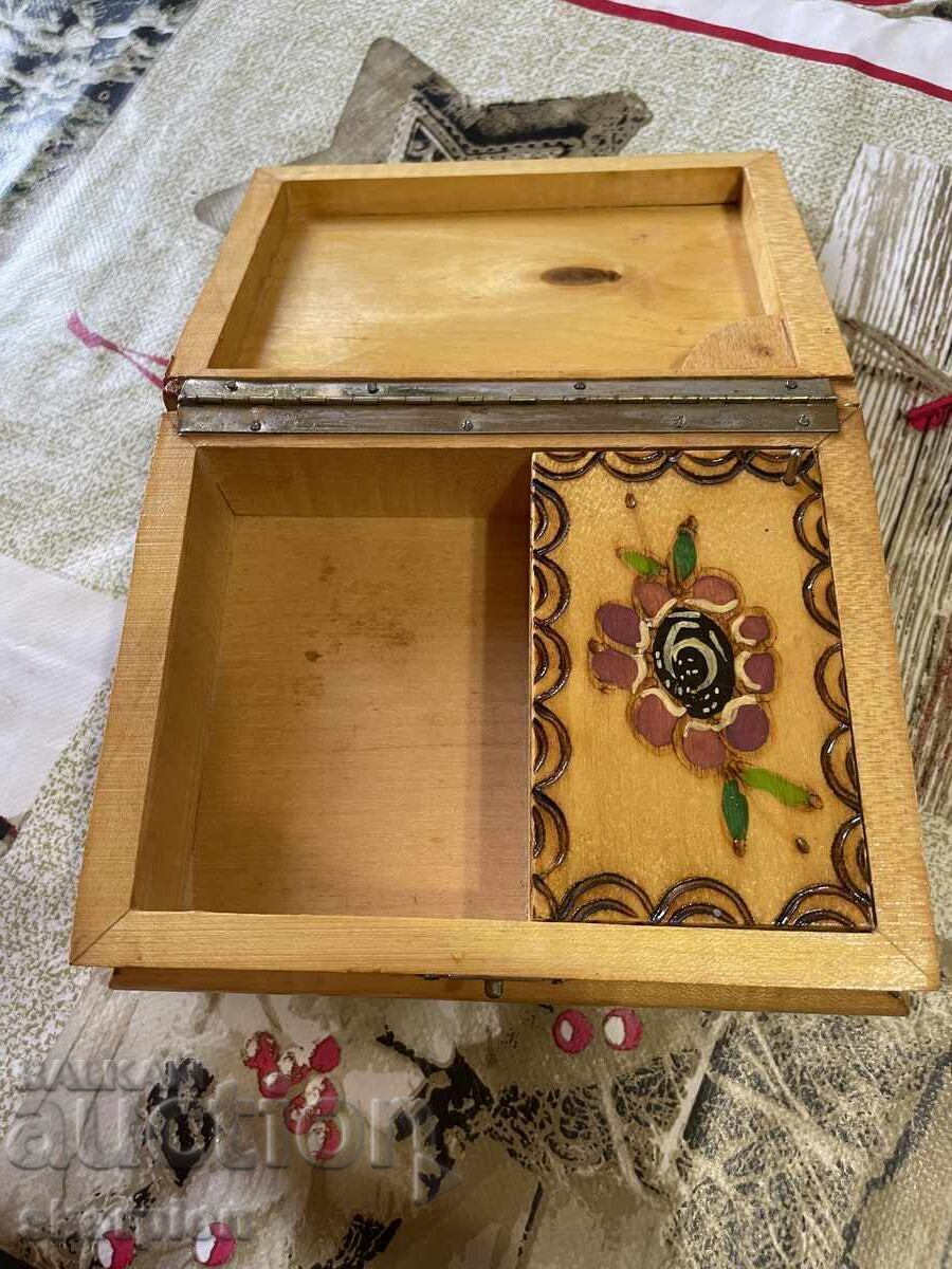 Delivery of Old jewelry box