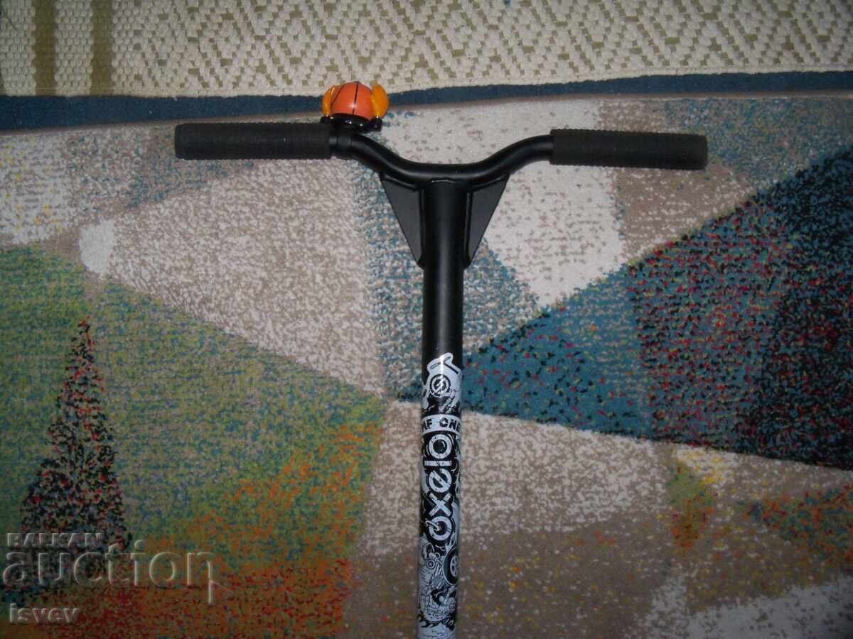Auction Oxelo freestyle scooter for children and adults up to 100kg Auction Oxelo freestyle scooter for children and adults up to 100kg