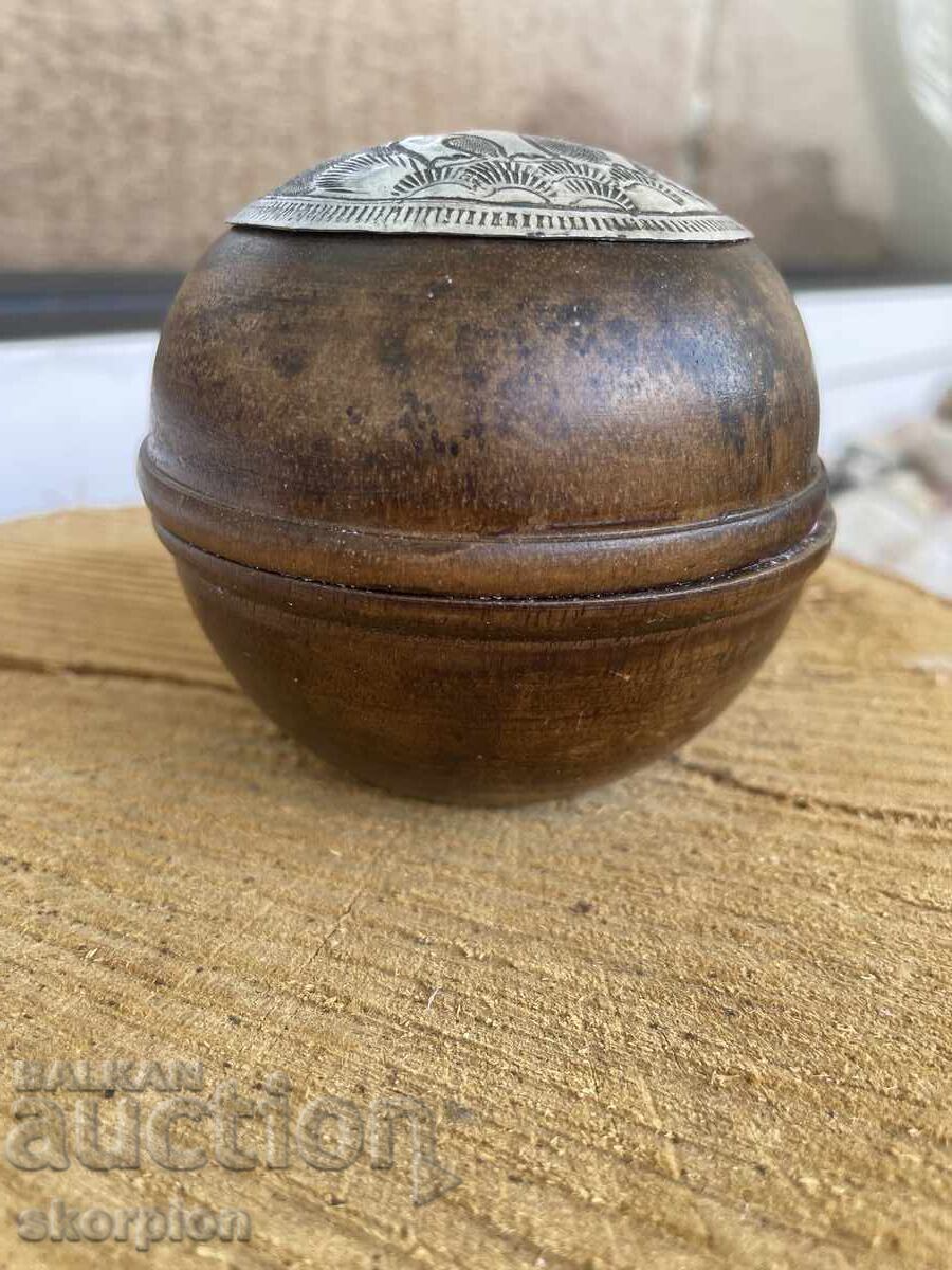 An old box with price € 7.67 | 15.00 BGN