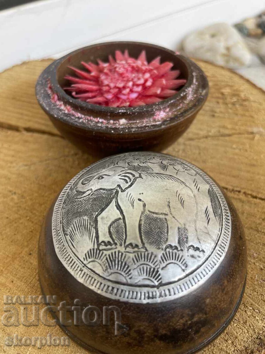 Delivery of An old box