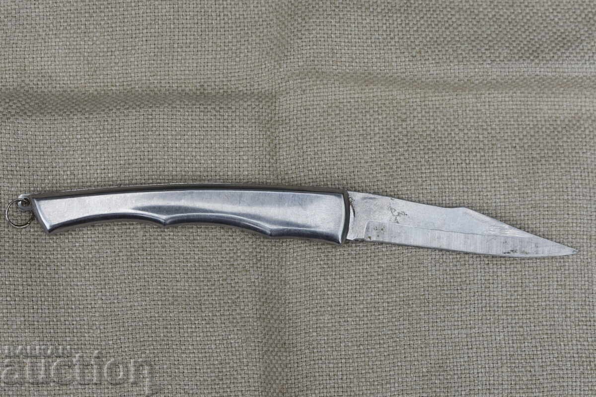 Delivery of A pocket knife