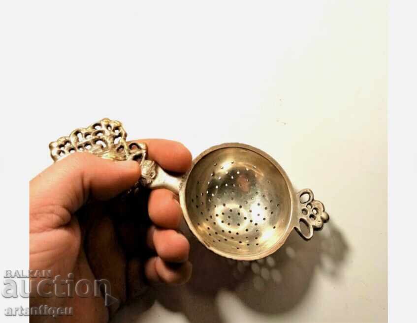 Αρχαίο μεταλλικό σουρωτήρι τελετουργίας από τις αρχές του 20ού αιώνα με τιμή € 19.00 | 37.16 BGN
