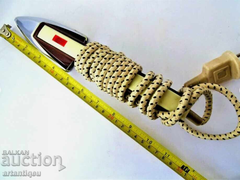 Παράδοση Αρχικό σοβιετικό μίνι ηλεκτρικό σίδερο - λειτουργικό Παράδοση Αρχικό σοβιετικό μίνι ηλεκτρικό σίδερο - λειτουργικό