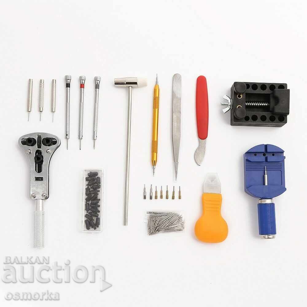 Set de scule ceasornicar, în husă, pentru reparat ceasuri cu preț 46.00 BGN | € 23.52