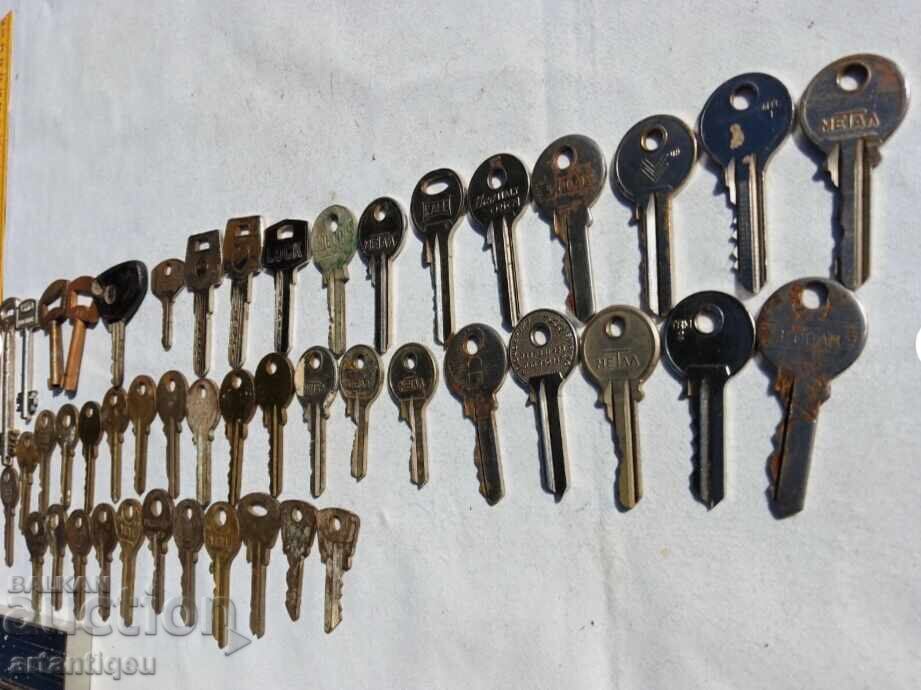 Αυθεντική παρτίδα 47 κλειδιών, συλλογή κλειδαρά, vintage κειμήλιο με τιμή 30.00 BGN | € 15.34