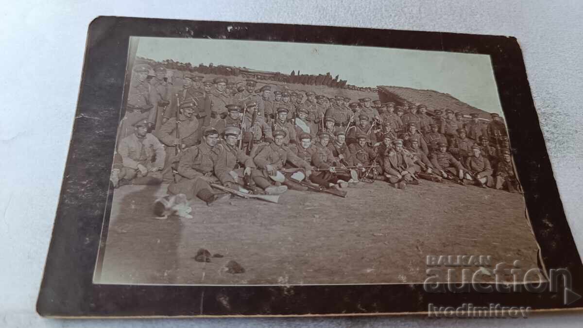 Φωτογραφία Αξιωματικοί και στρατιώτες στο μέτωπο Α' Π.Π. 1918