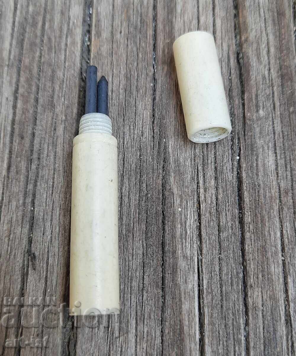 Малка кутийка изработена от кост с цена € 40.00 | 78.23 лв.