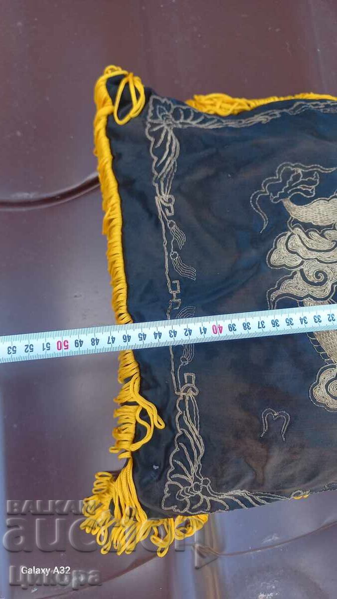 Delivery of OLD EMBROIDERED WITH GOLD THREAD GOLD THREAD PILLOWS PILLOW