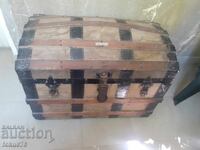 Cufăr antic mare, superb, cu etichetă - Hotel Bellevue