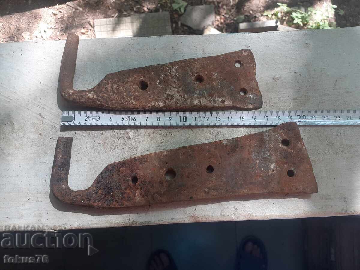 Παράδοση Παλιά σφυρήλατα μεντεσέδες για πόρτα