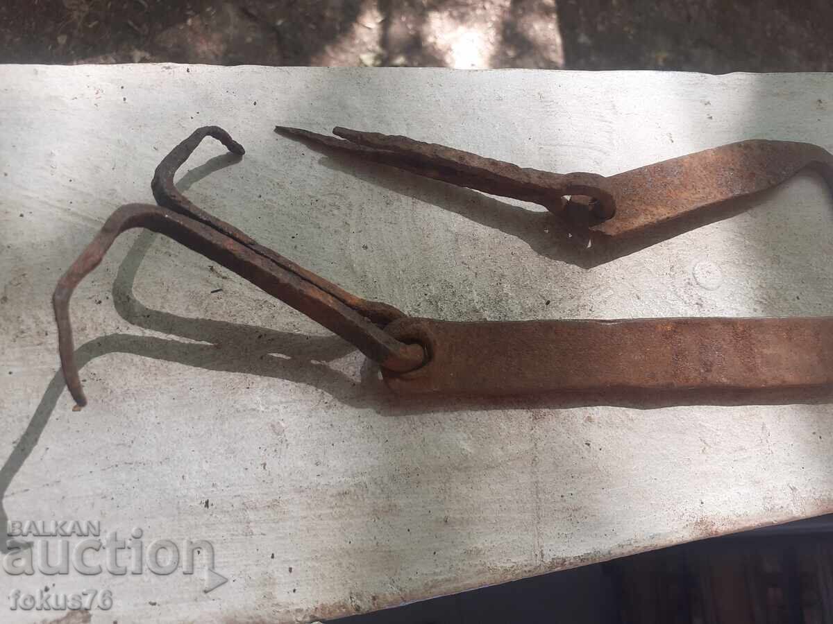 Licitație Vechi zăvoare forjate, zăvor, mânere pentru uși, porți