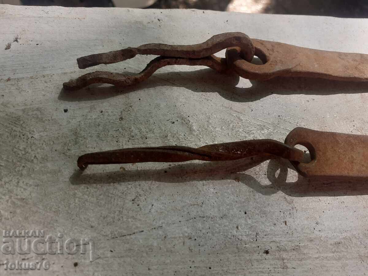 Licitație Vechi zăvoare forjate, zăvor, mânere pentru uși, porți