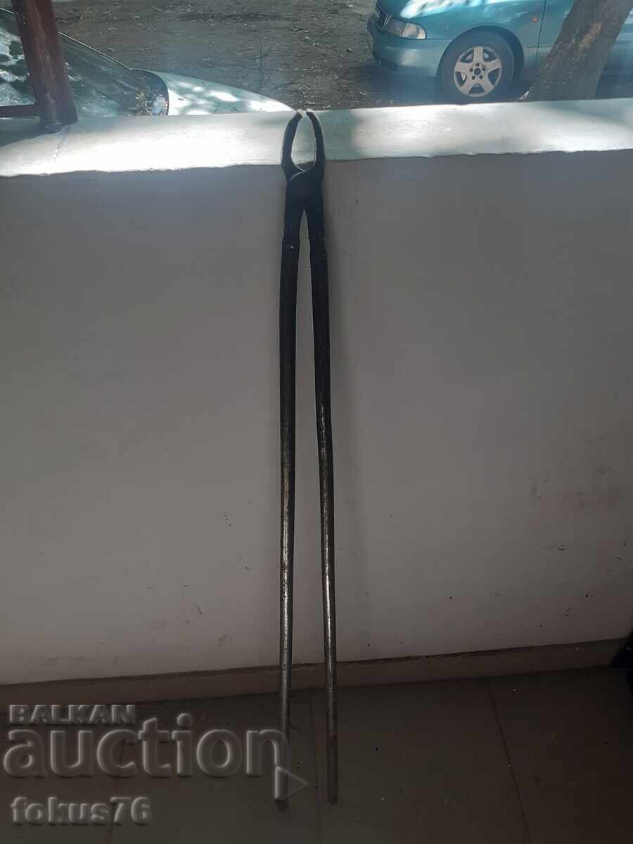 Vechi clești forjați cu coadă lungă cu preț 39.00 BGN | € 19.94