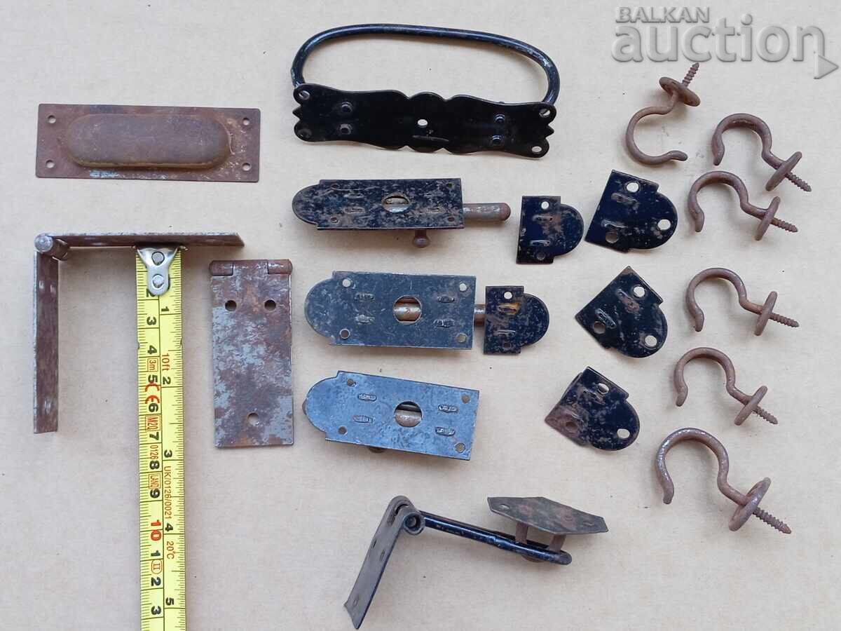 Licitație Umerașe retro zăvoare piese lot Licitație Umerașe retro zăvoare piese lot