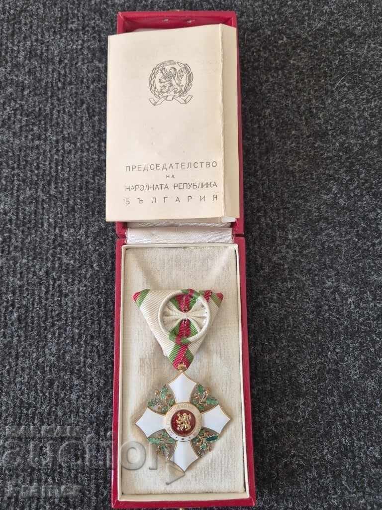 Орден За Гражданска заслуга IV ст. републиканска емисия 1946 с цена 900.00 лв. | € 460.16