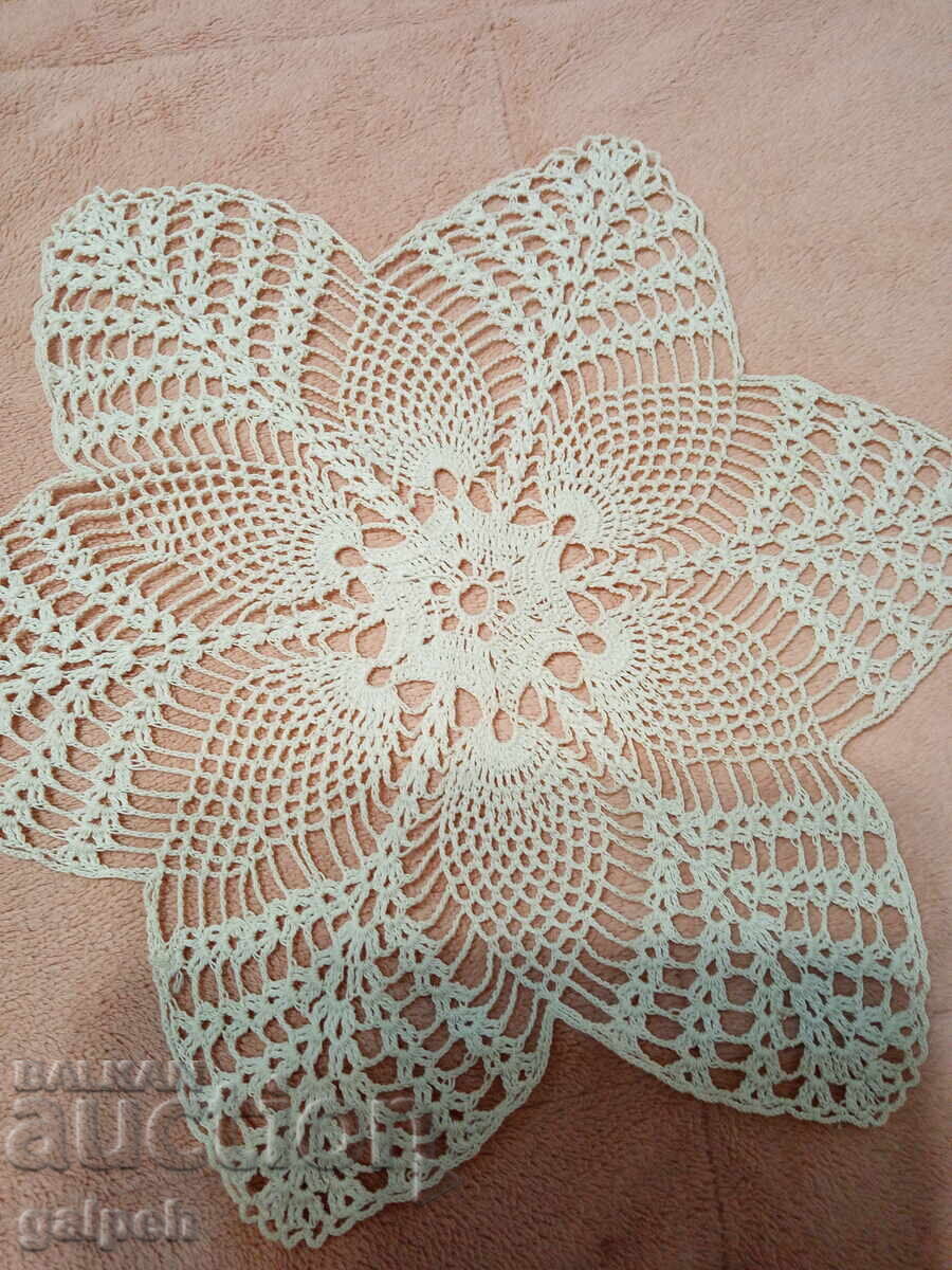 ȘERVEȚEL PE O CROȘETĂ - 1 buc. - diametru 32 cm cu preț 9.00 BGN | € 4.60 ȘERVEȚEL PE O CROȘETĂ - 1 buc. - diametru 32 cm cu preț 9.00 BGN | € 4.60