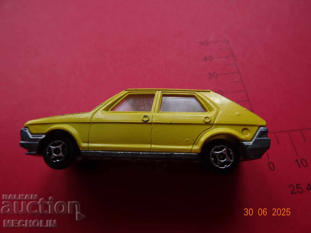 Delivery of Collectible Metal Car FIAT RITMO