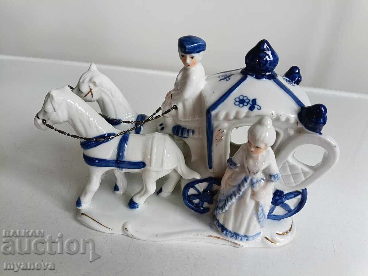 Πορσελάνινο, αγγλικό ειδώλιο πριγκίπισσας σε άμαξα με τιμή 30.00 BGN | € 15.34