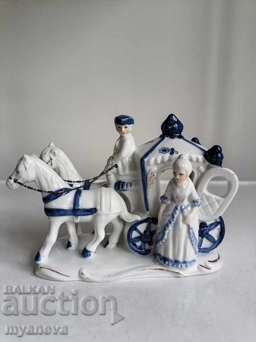 Statuetă de porțelan, englezească, cu prințesă în trăsură