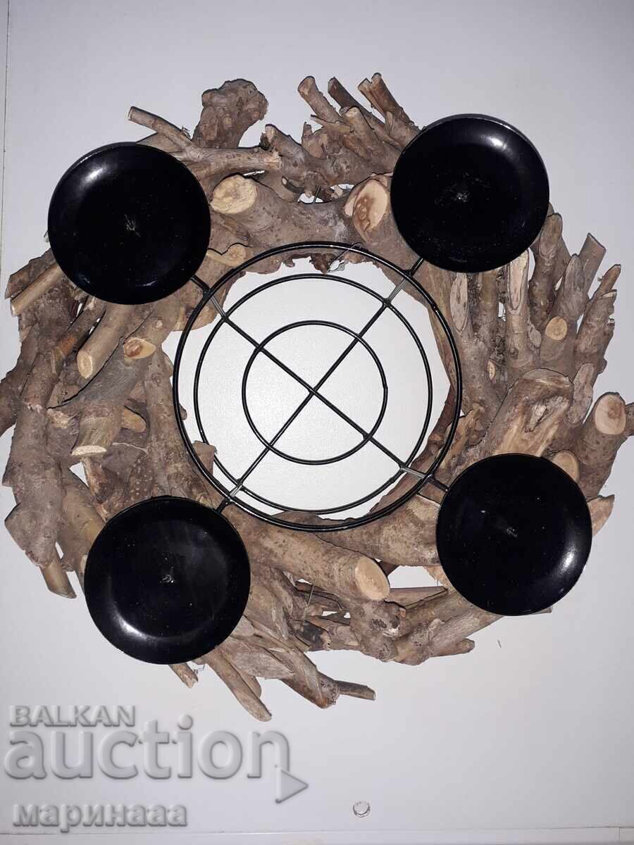 ГОЛЯМ МАСИВЕН НОВ ВЕНЕЦ. СВЕЩНИК с цена 8.00 лв. | € 4.09