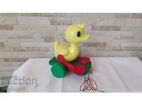 Πάπια με ρόδες - παιχνίδι από την σοσιαλιστική εποχή