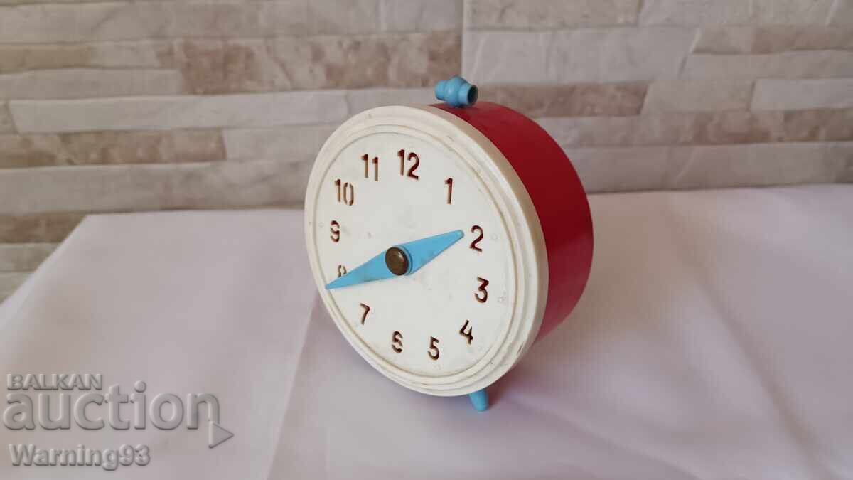 Ρολόι / Ξυπνητήρι - παιχνίδι από την σοσιαλιστική εποχή με τιμή 10.00 BGN | € 5.11