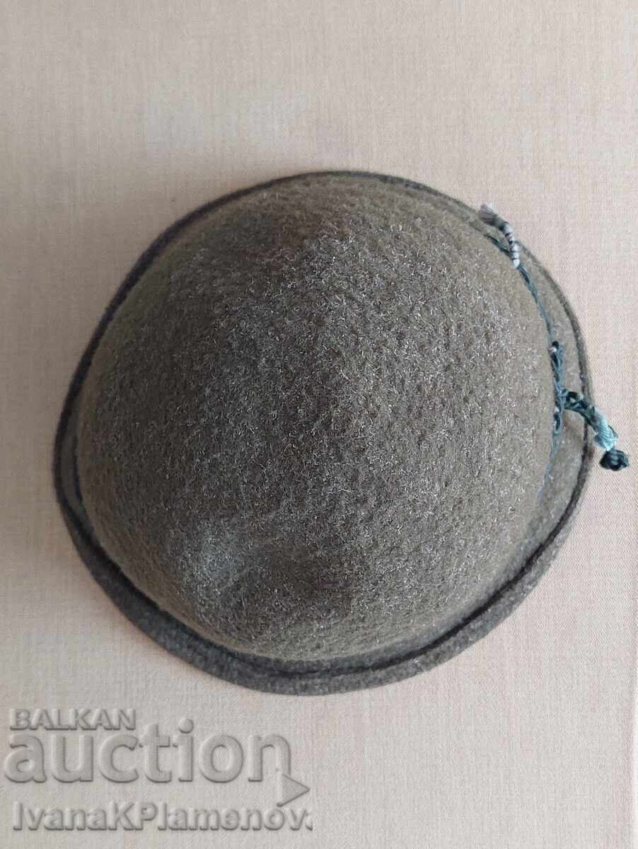 Auction  Retro ladies' hat for connoisseurs