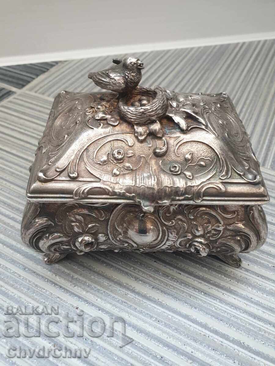 Малка стара посребрена кутия за бижута WMF/ВМФ бижутерка