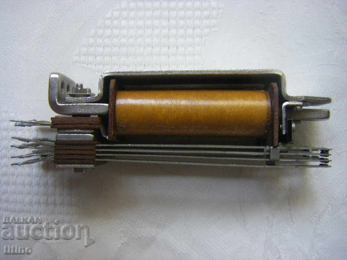 Auction Relay with gold-plated contact plates Auction Relay with gold-plated contact plates