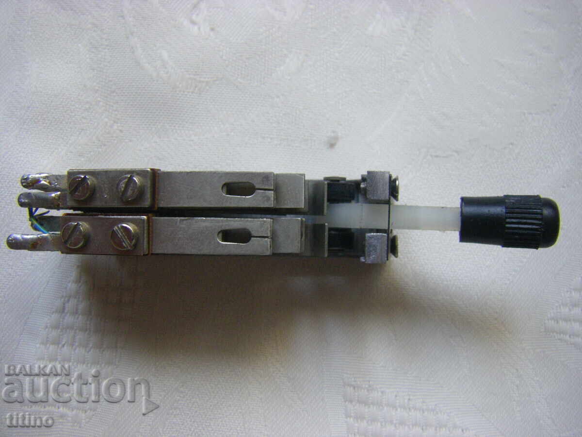 Аукцион Електрически ключ военно производство с контактни пластини Аукцион Електрически ключ военно производство с контактни пластини