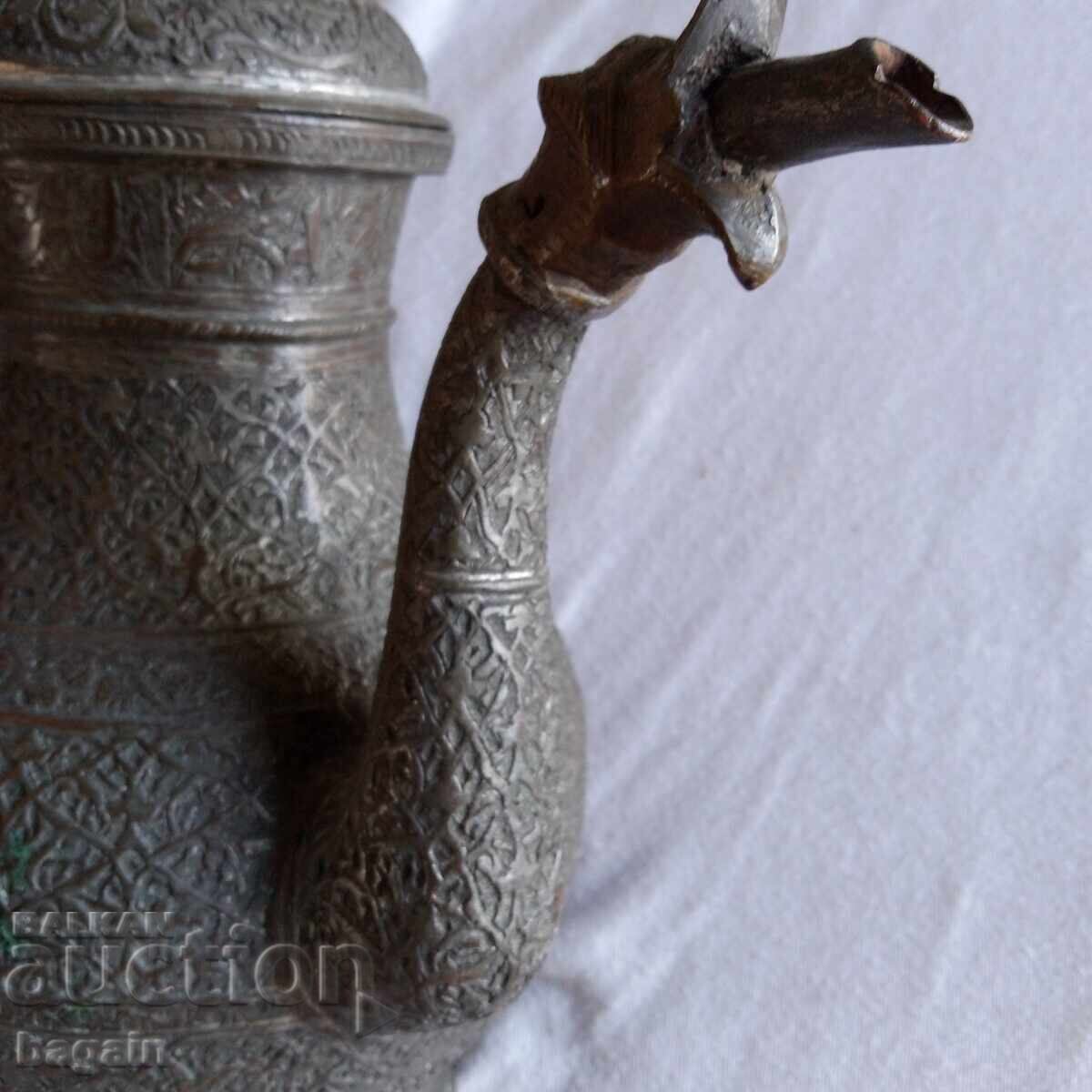 Доставка на Старинен индо-персийски съд.