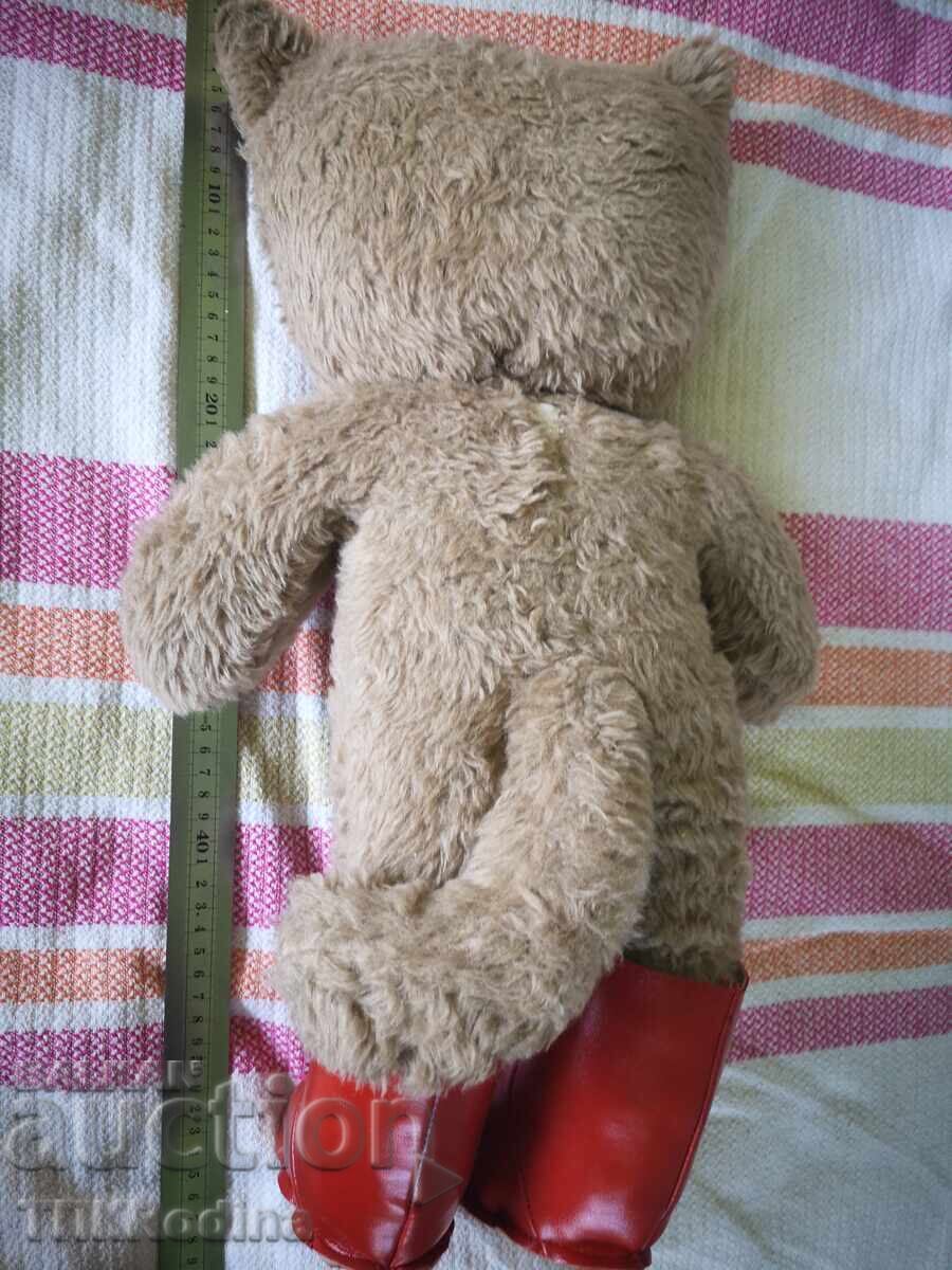 Licitație Motanul încălțat cu cizme