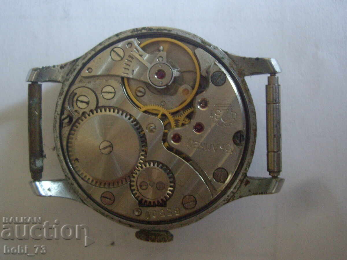 Παράδοση Παλιό ρωσικό χειροποίητο ρολόι Παράδοση Παλιό ρωσικό χειροποίητο ρολόι