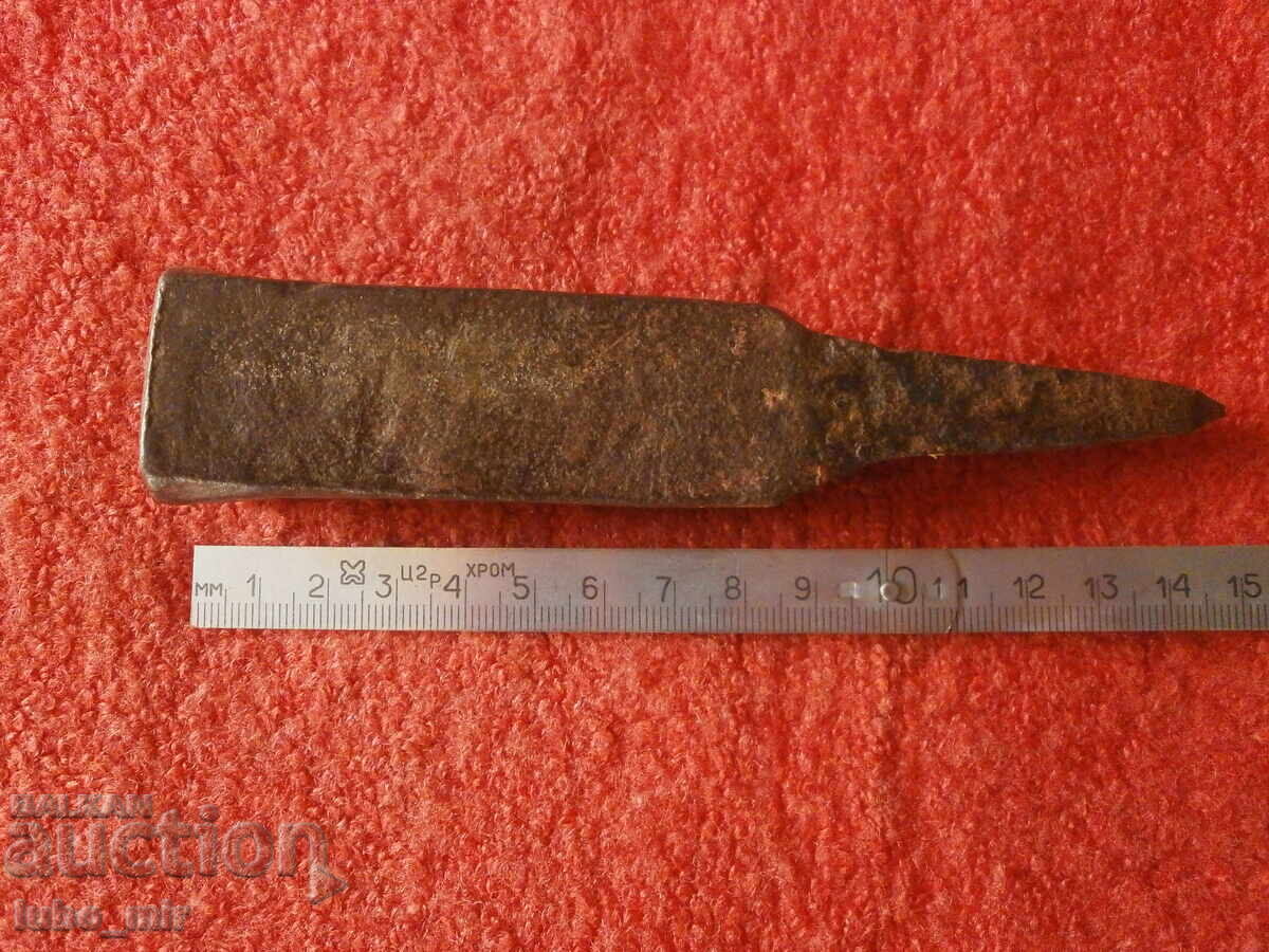 OLD SMALL ANVIL with price 8.00 BGN | € 4.09 OLD SMALL ANVIL with price 8.00 BGN | € 4.09
