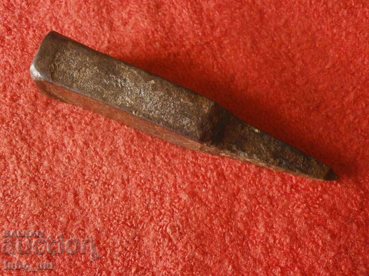 OLD SMALL ANVIL - 5 OLD SMALL ANVIL - 5