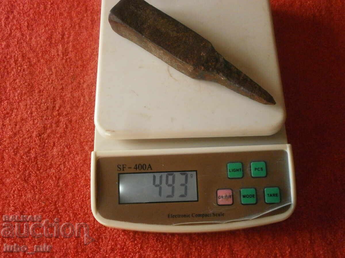 OLD SMALL ANVIL - 6 OLD SMALL ANVIL - 6