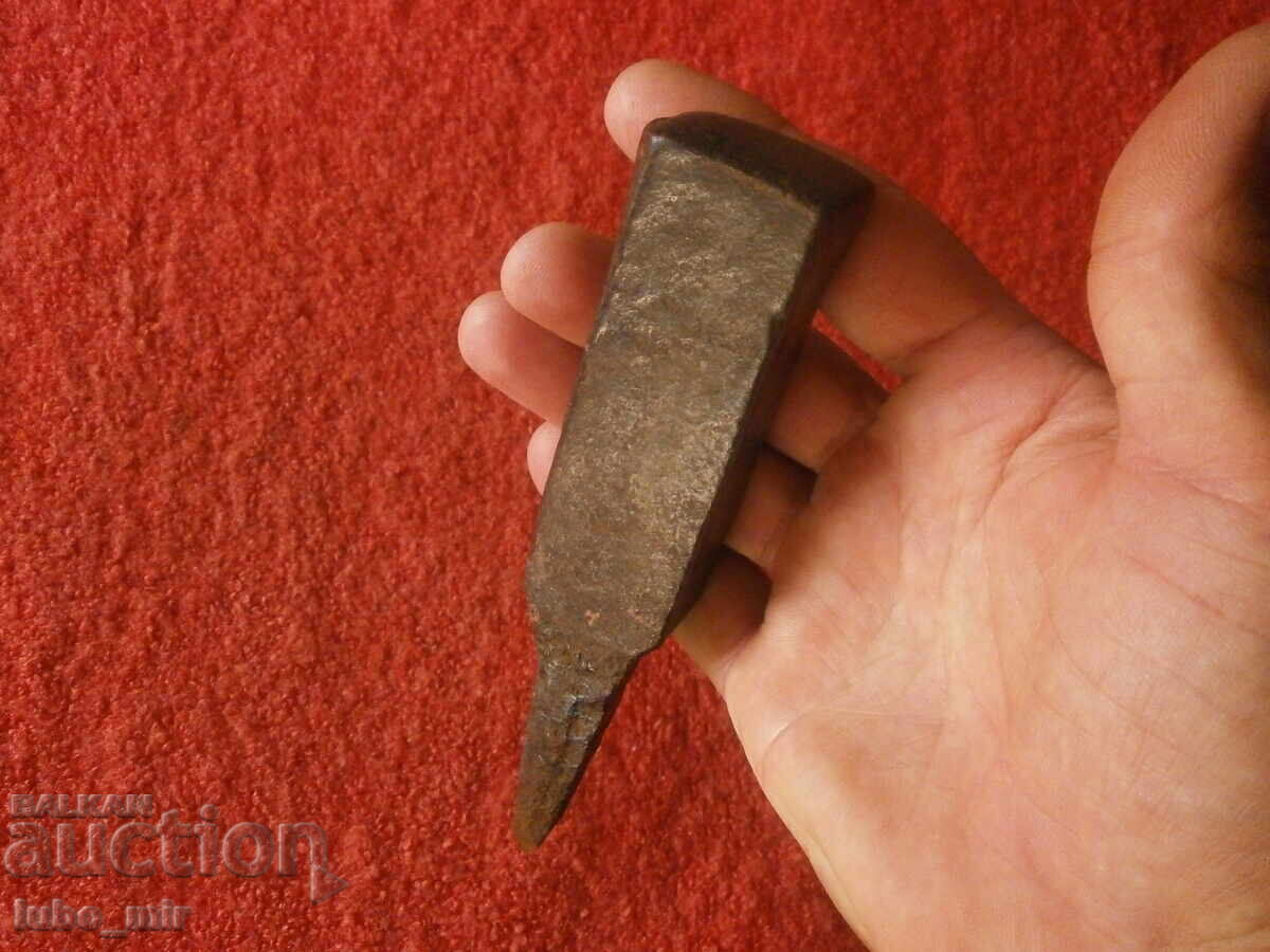 OLD SMALL ANVIL OLD SMALL ANVIL