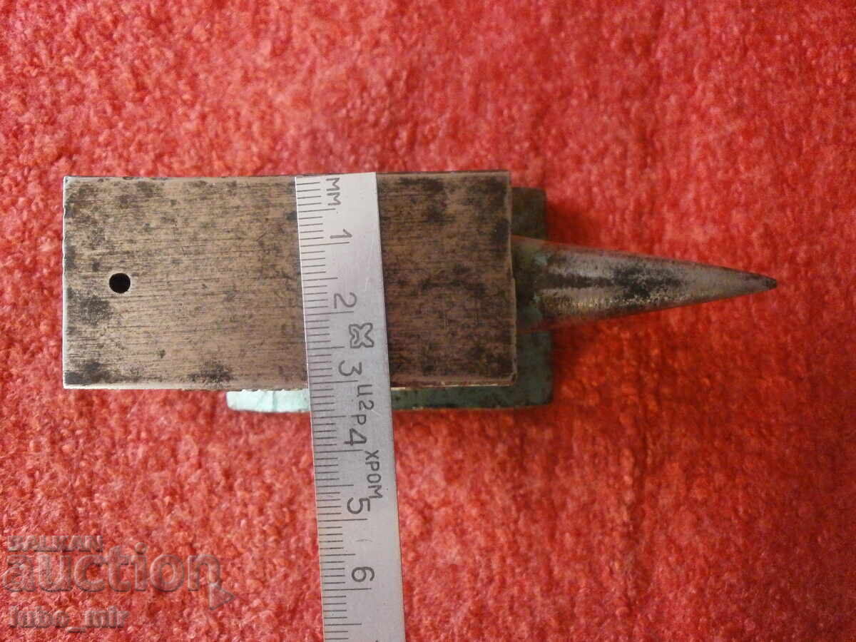 Delivery of OLD JEWELERS' ANvil