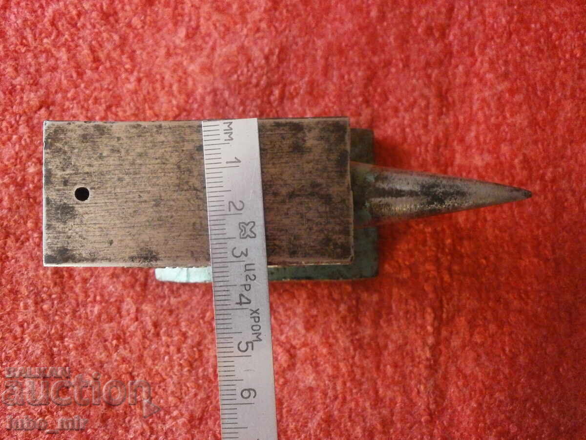 Delivery of OLD JEWELERS' ANvil