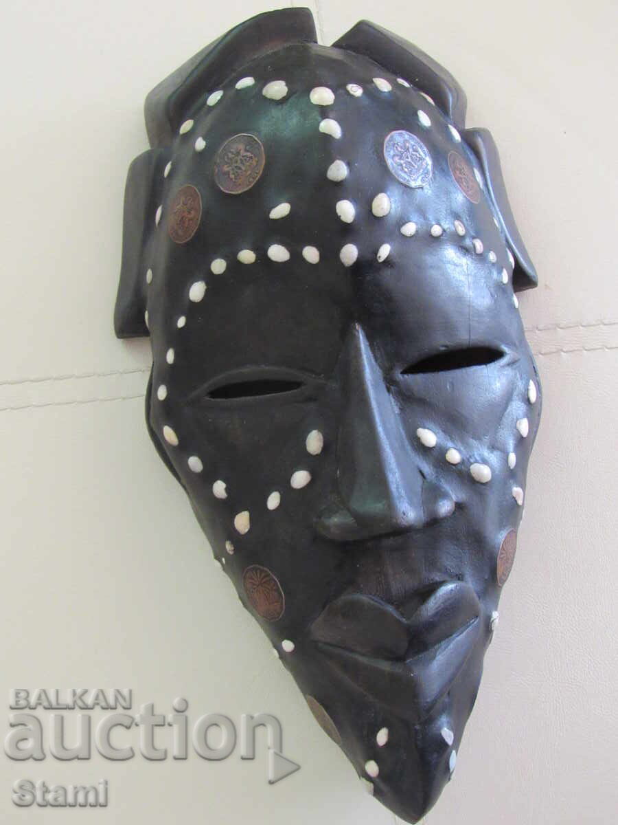 Аукцион Африканска маска с медни инкрустации-голяма