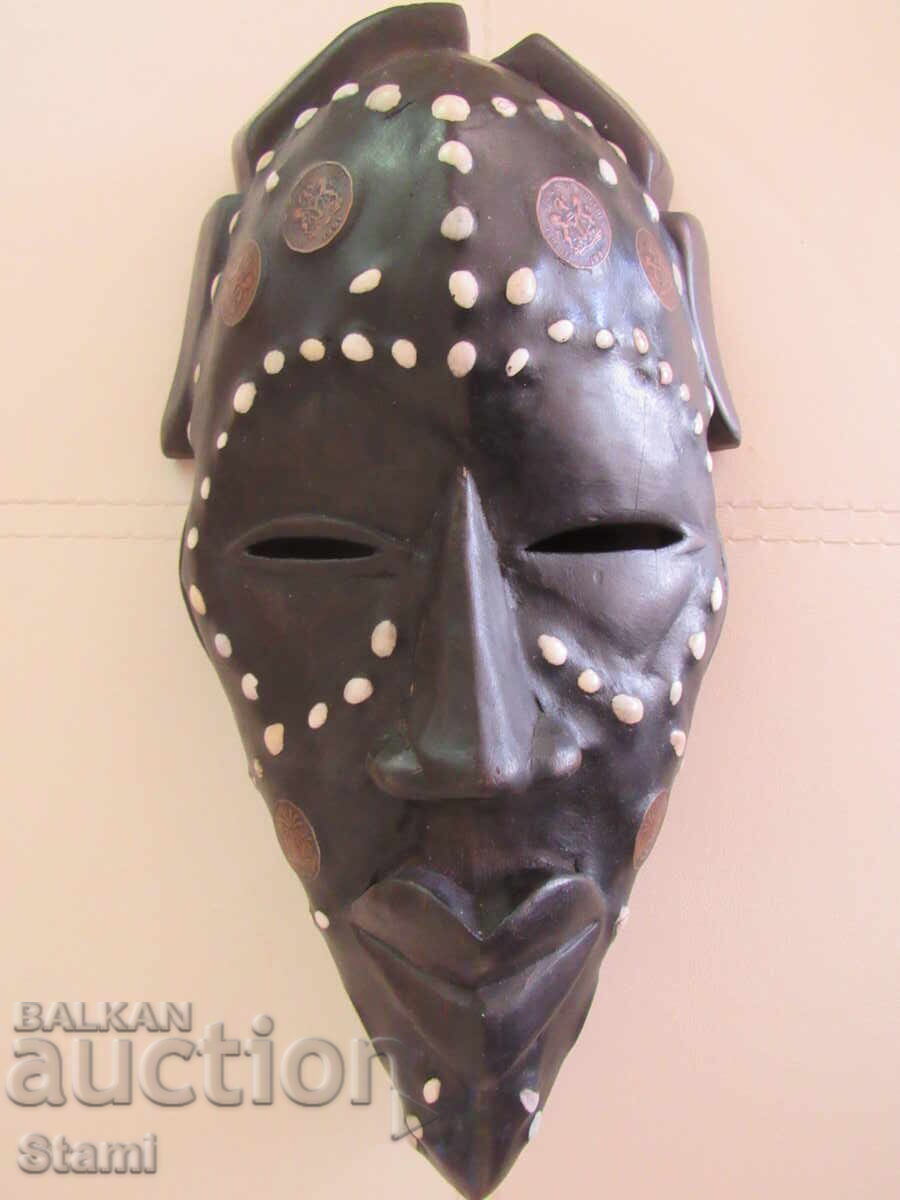 Африканска маска с медни инкрустации-голяма