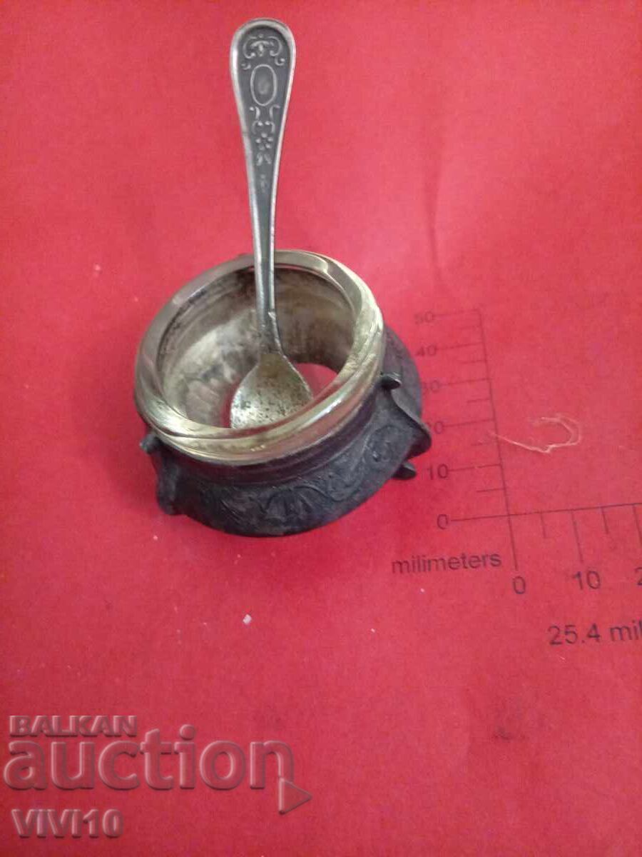 Старинен съд за хайвер