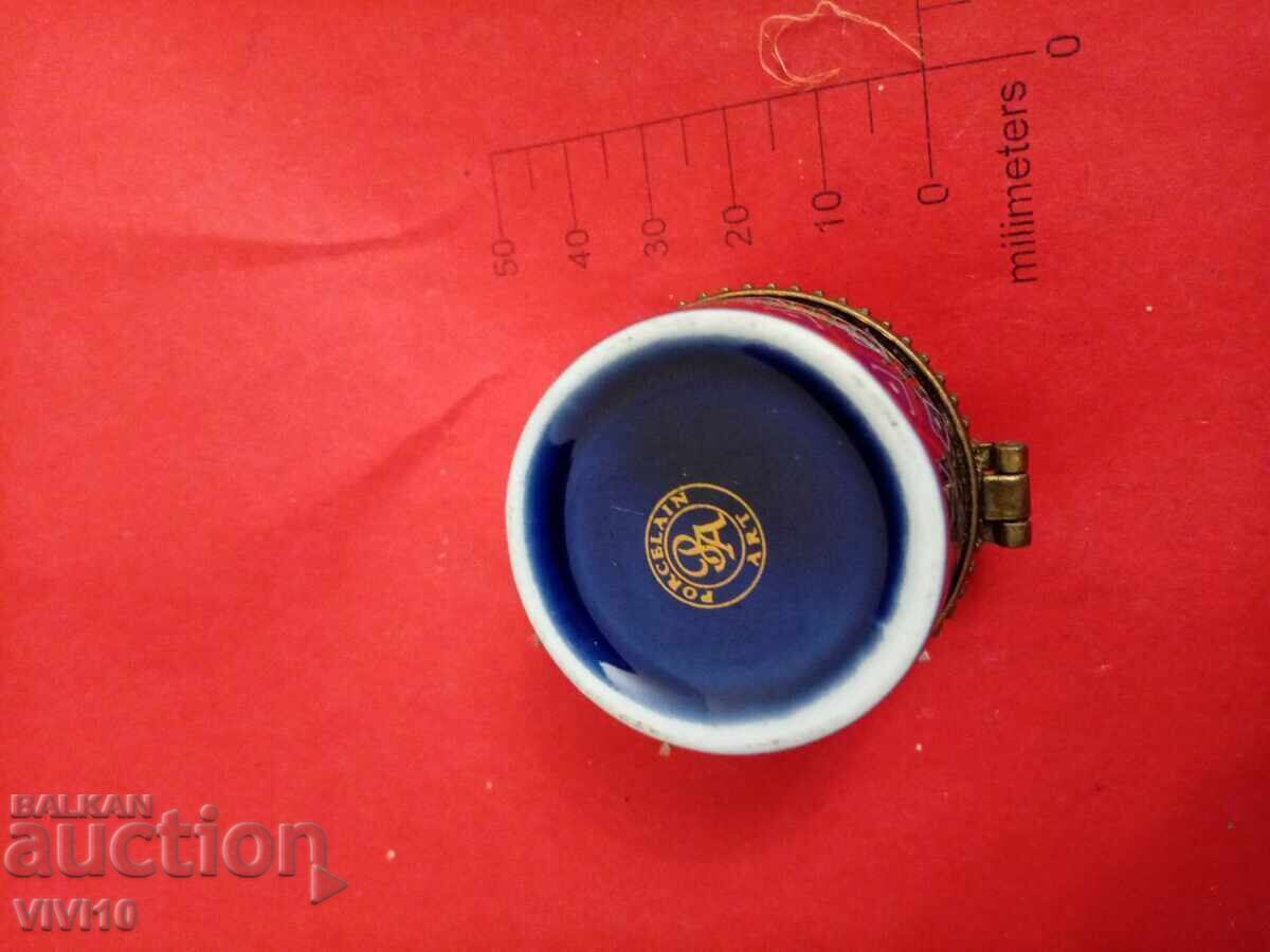 Αντίκα κουτί κοσμημάτων, χειροποίητο με τιμή 40.00 BGN | € 20.45 Αντίκα κουτί κοσμημάτων, χειροποίητο με τιμή 40.00 BGN | € 20.45