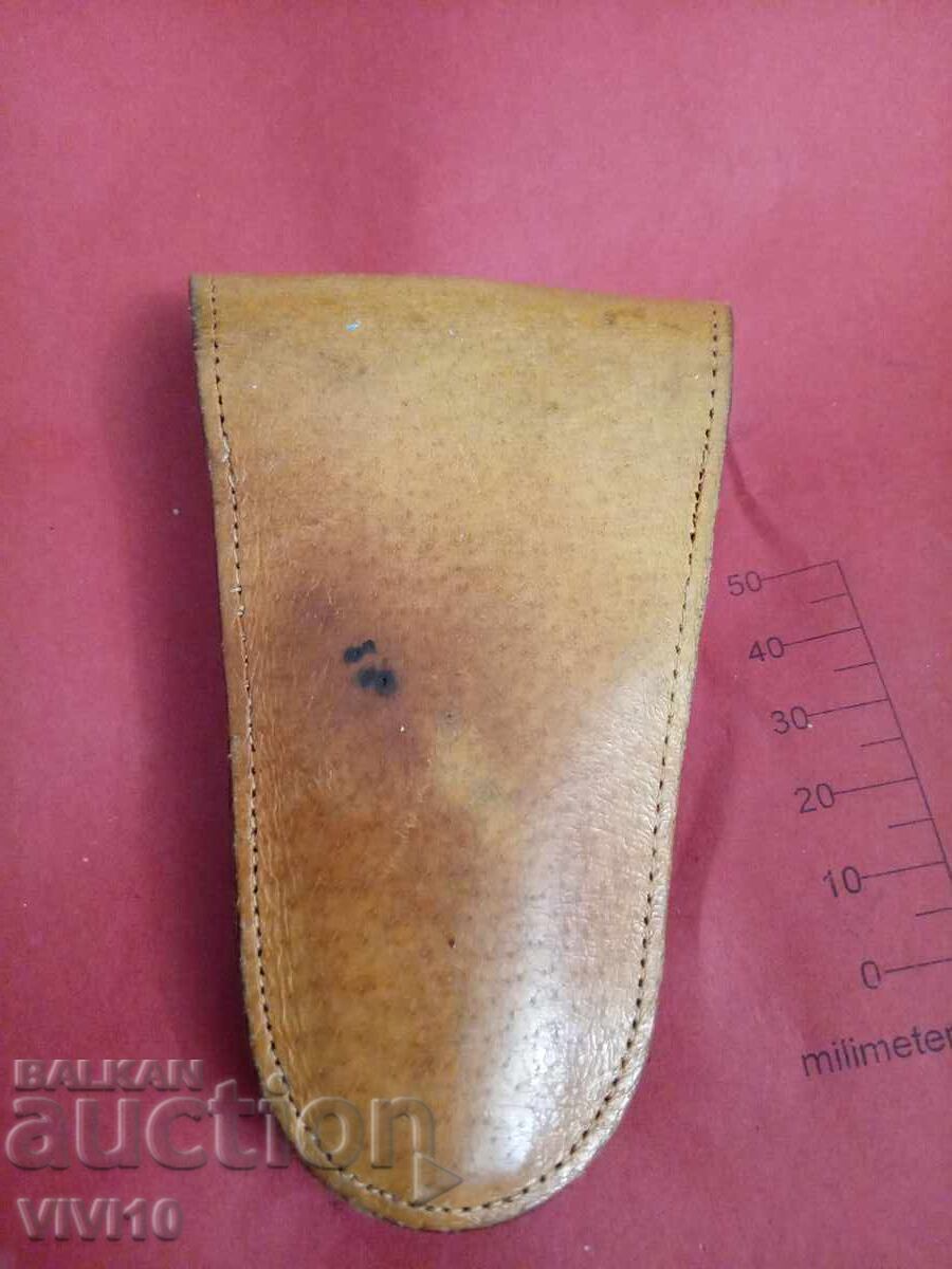 Livrarea Trusă veche de manichiură Livrarea Trusă veche de manichiură